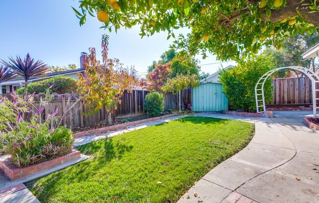 Hardwood Floors- Top Moreland SCH- SM Dogs Welcome- Close to Apple