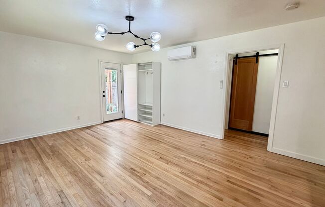 3BD/2BA SE Portland Gem featuring Spacious Backyard & Updated Interiors
