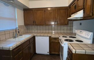 2 beds, 1 bath, $1,200, Unit 719