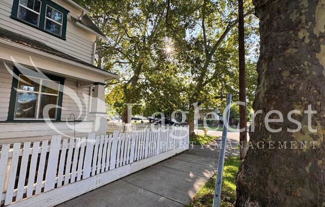 Downtown Walla Walla 4 Bedroom Farmhouse with Modern Comforts $200.00 OFF 2nd MONTHS RENT!!!