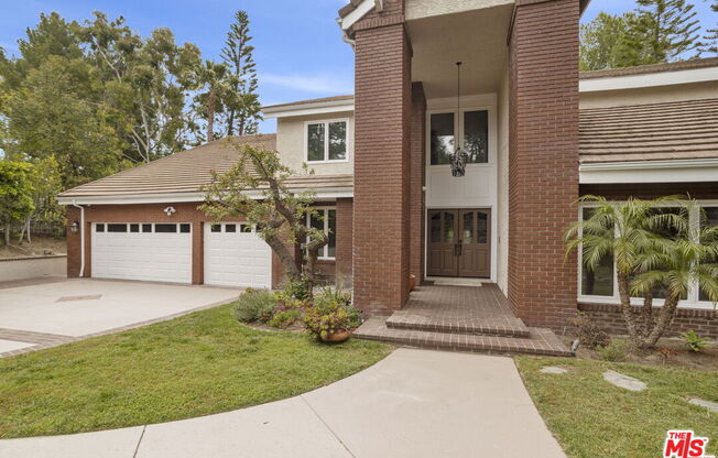 5 beds, 6 baths, 5,290 sqft, $12,000