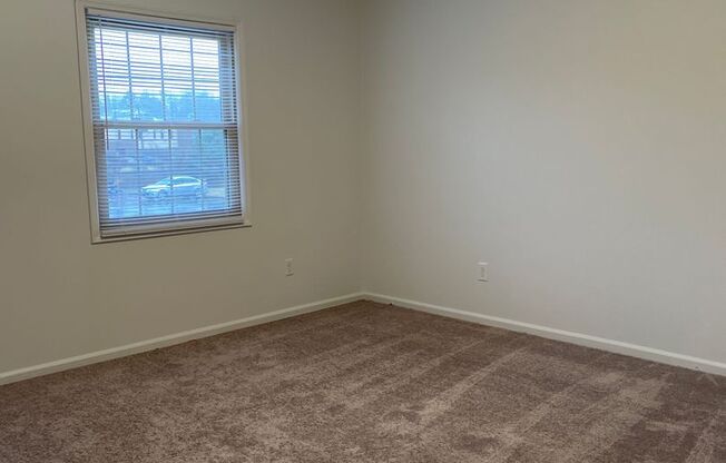 2 beds, 1 bath, 925 sqft, $1,095, Unit 42