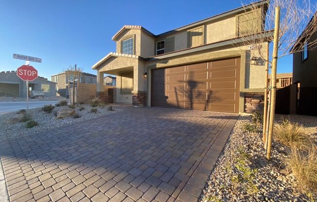 4 BED 2.5 BATH 2 CAR GARAGE,  LARGE CORNER LOT, GATED COMMUNITY IN NORTH VEGAS.