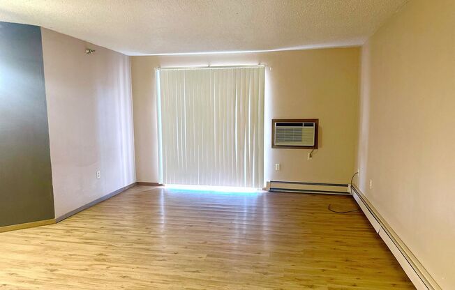 2 beds, 1 bath, 1,003 sqft, $1,100, Unit 851-104