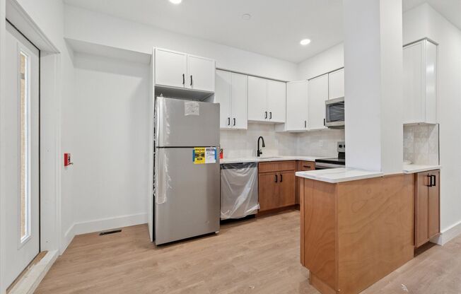 1 bed, 2 baths, 800 sqft, $1,313, Unit B
