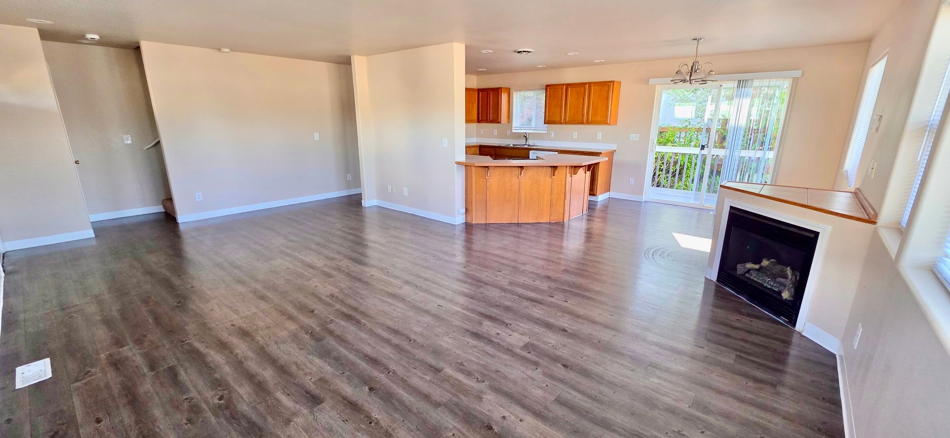 Modern 3-Bed Duplex with Hilltop Views and Prime Bremerton Location