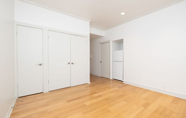 Modern Downtown PDX Studio ~ Remodeled & Air Conditioned!