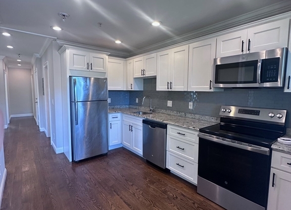 39 W Walnut Park