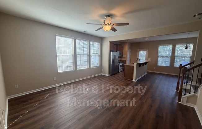 1015 GRAND RDG DR