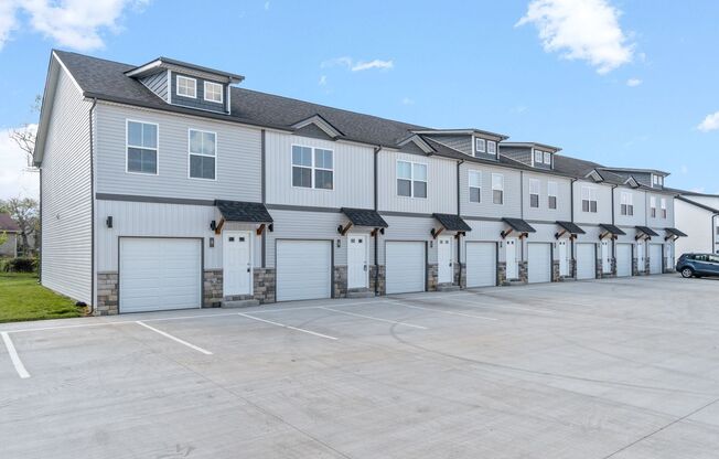LUXURY TOWNHOMES FOR RENT ON DRAYTON DRIVE!!!