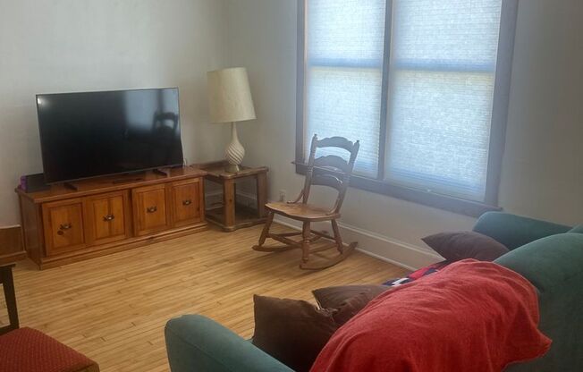 4 beds, 1 bath, $2,400