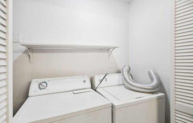 3 beds, 2 baths, 1,275 sqft, $1,749, Unit 12G