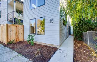 Modern 1Bd/Ba Townhome in the Boise Neighborhood of Portland ~ 2 story Unit, Mini Splits, and Washer/Dryer!!!