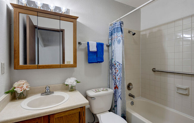 Russian Jack Apartments - Bathroom