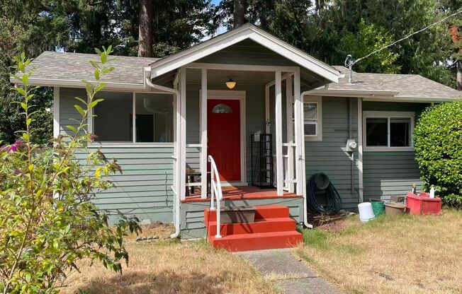 Nice 2-bed, 1-bath house + mother-in-law studio for rent!