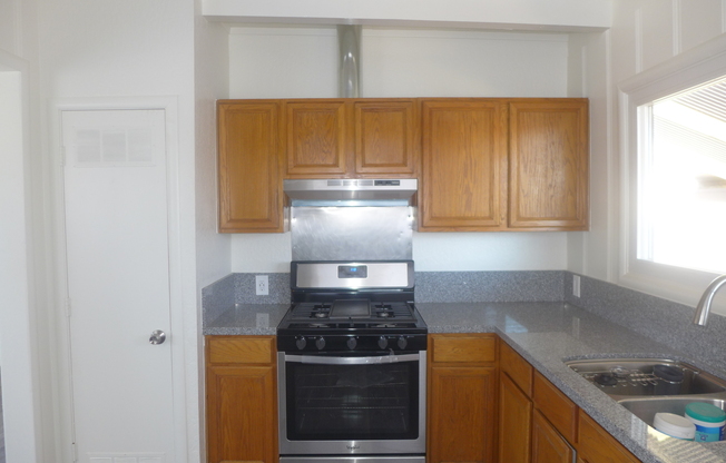 2 beds, 1 bath, $2,900