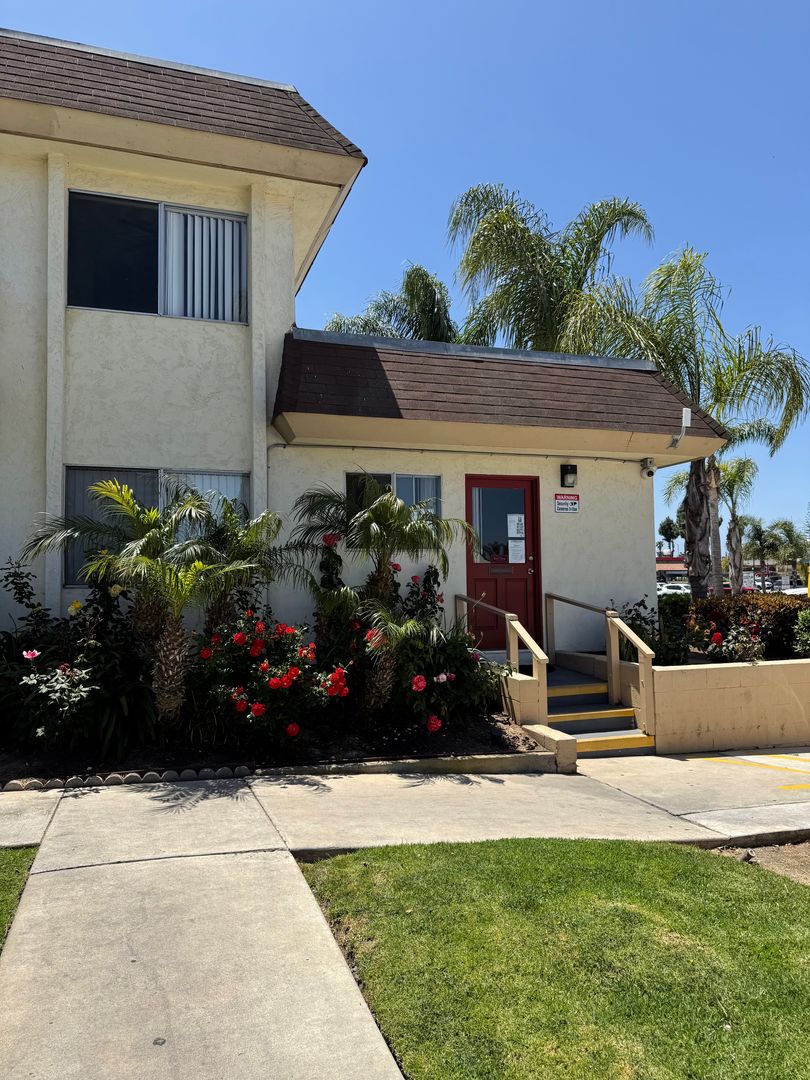 Castle Park Garden Apartments