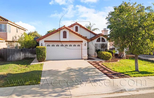 Beautifully Single Story 3 Bed/2 Bath Home with Spacious Living Room and Backyard Oasis in Murrieta!