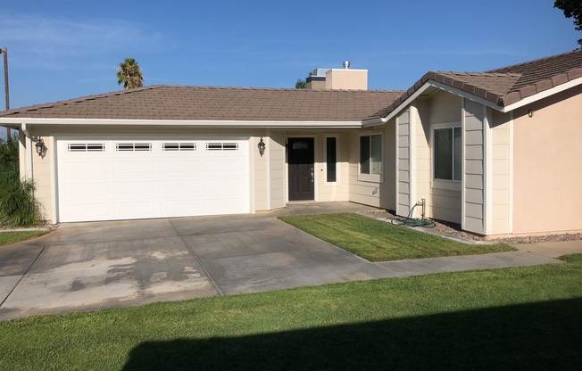 BEAUTIFUL 3 BEDROOM 2 BATHROOM HOME OFF PIERCE IN RIVERSIDE