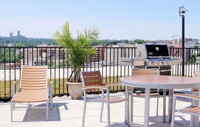 Studio, 1 bath, 470 sqft, $2,000