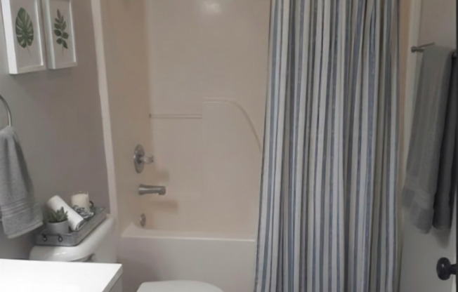 1 bed, 1 bath, 672 sqft, $850, Unit 1015