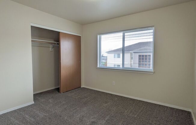 3 beds, 2 baths, 1,180 sqft, $1,585, Unit E304