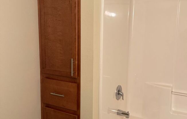 3 beds, 2 baths, 1,170 sqft, $1,355, Unit 5100-311