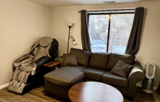 1360 W EVERGREEN AVE