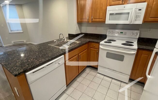 Quiet Fenway studio available 5/1