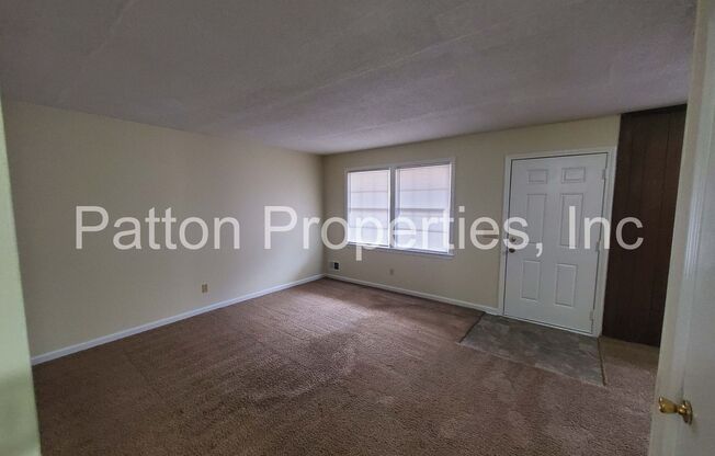2 beds, 1 bath, 880 sqft, $995, Unit A