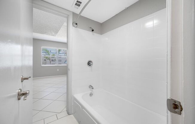 2 beds, 1.5 baths, 850 sqft, $1,575, Unit B111