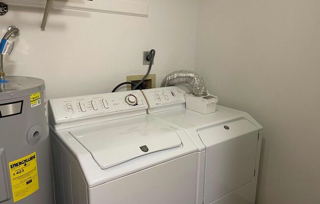 2 beds, 2 baths, 1,172 sqft, $1,595, Unit 1119