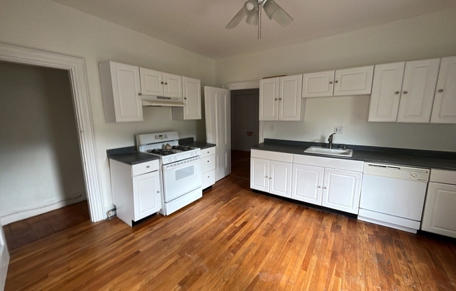 2 beds, 1 bath, 1,200 sqft, $2,500, Unit 3