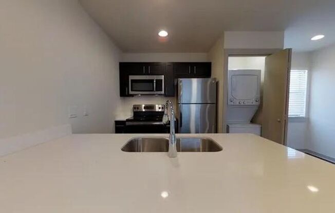 1 bed, 1 bath, 655 sqft, $1,150, Unit 210