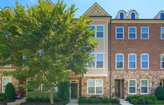 Gorgeous 3-Bedroom Townhome Near the Beltline!