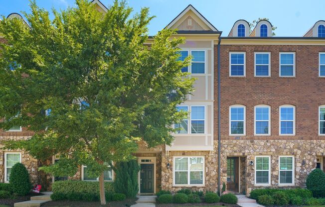 Gorgeous 3-Bedroom Townhome Near the Beltline!