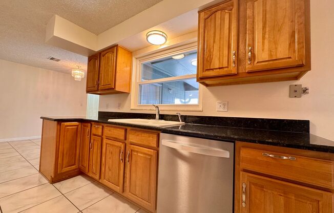 Charming 3 Bed/2 Bath Single Family Home in Winter Park!