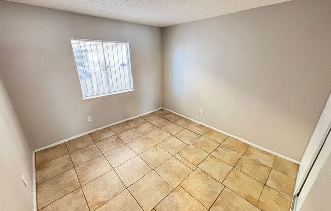 2 beds, 1 bath, $1,095, Unit 1