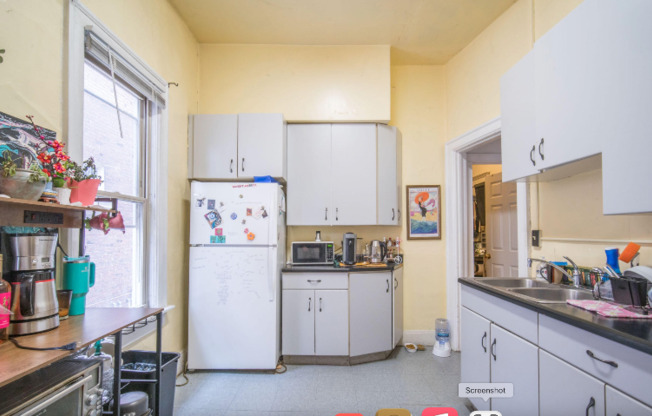 2833 N DOWNER AVE