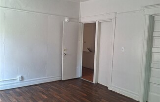 1943 ESTRELLA AVE