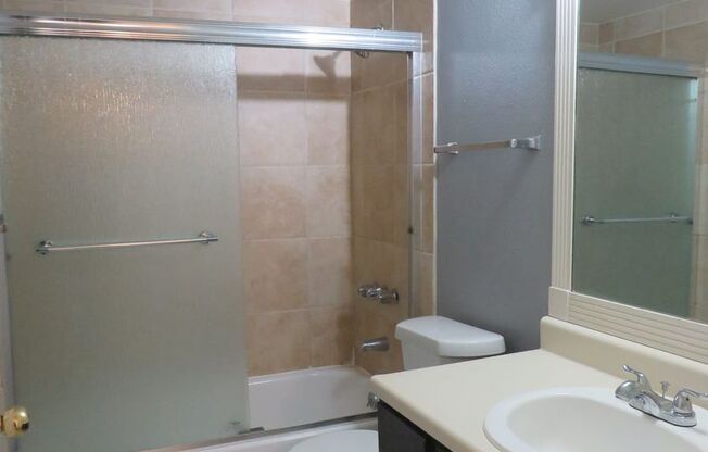 2 beds, 1 bath, 954 sqft, $1,300, Unit #A