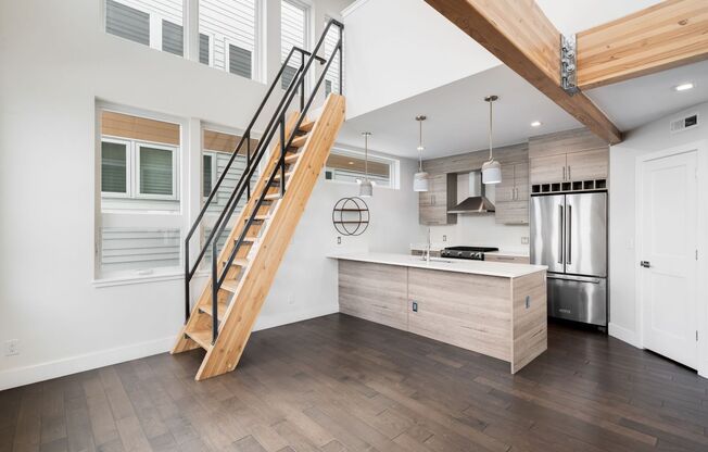 Chic 2BD, 2.5BA Sunnyside Townhome With Bonus Loft