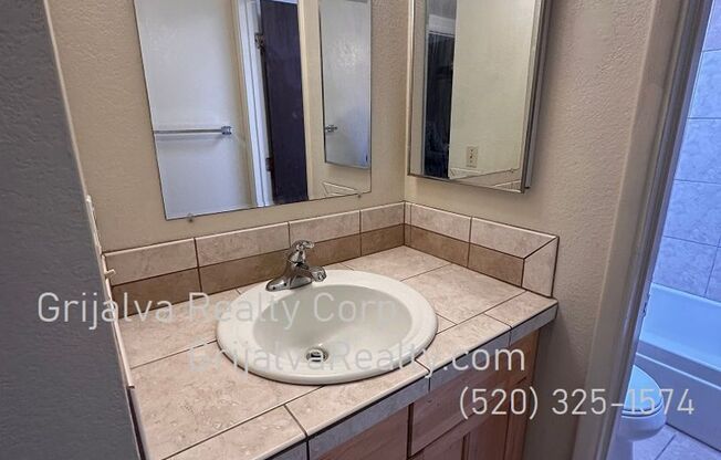 2 beds, 1 bath, 800 sqft, $950, Unit 3529 - J