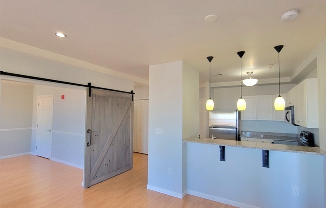 1 bed, 1.5 baths, 1,083 sqft, $2,600, Unit 602