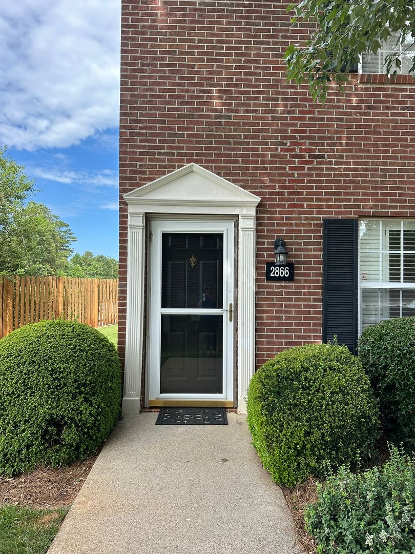 2 bedroom/1.5 bath end unit townhome in great Gainesville location