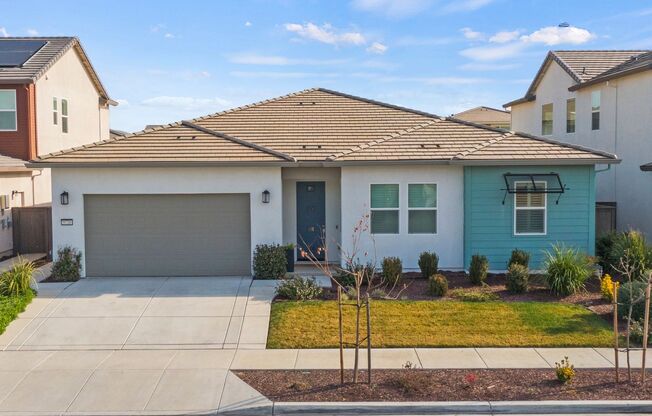 Gorgeous 4 bedroom 3 bath in Northlake