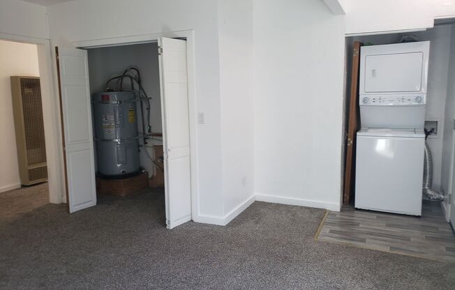 2 beds, 1 bath, $1,250