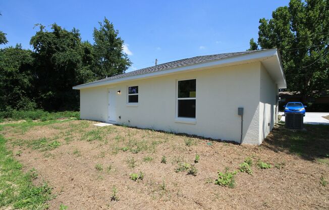 Charming 3 Bedroom, 2 Bathroom Home in Ocala!!