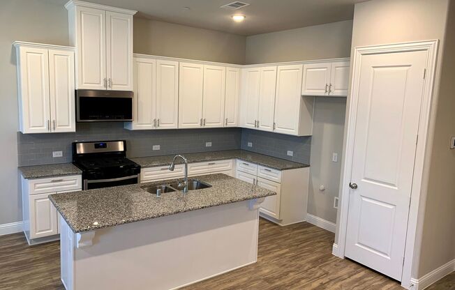 LUXURY TOWNHOME IN THE HEART OF FRISCO