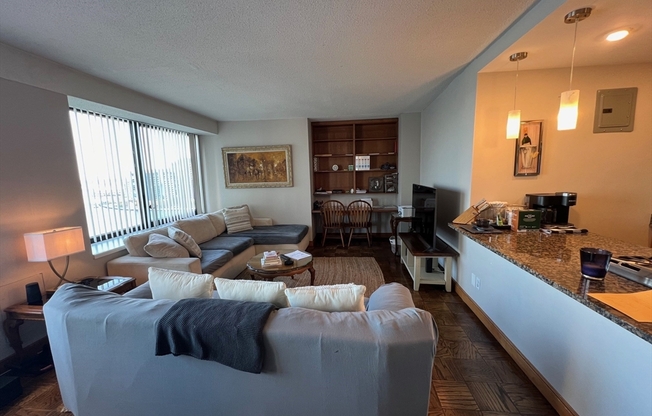 1 bed, 1 bath, 885 sqft, $3,400, Unit 17E